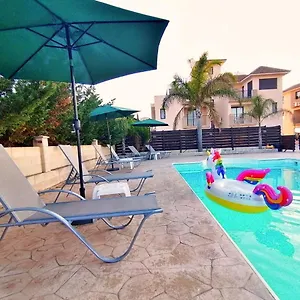 Apartament Afroditi, Periwolia