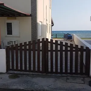 Ferienhaus Panorama House, 5 Meters To The Sea, Perivolia